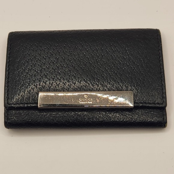 Gucci Accessories - GUCCI Vintage Black Textured Leather 6-Key Holder Case Wallet Silver Metal Bar